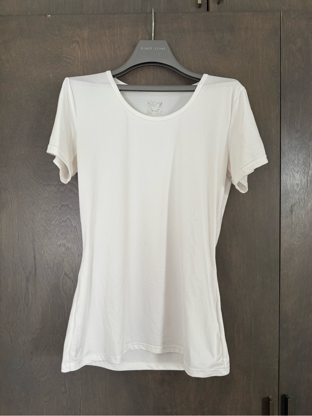 Classic White Scoop Neck Tee - 32 cool